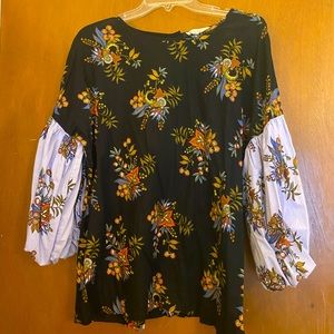 Gorgeous puff sleeve Loft cotton top.